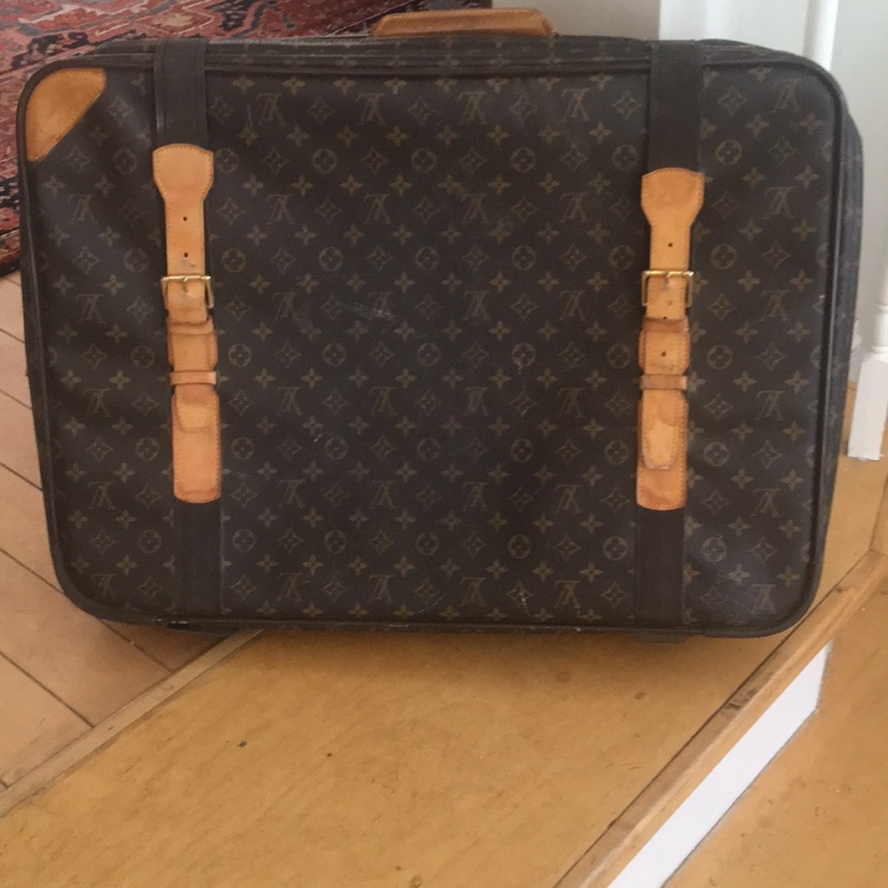 Satellite Louis Vuitton